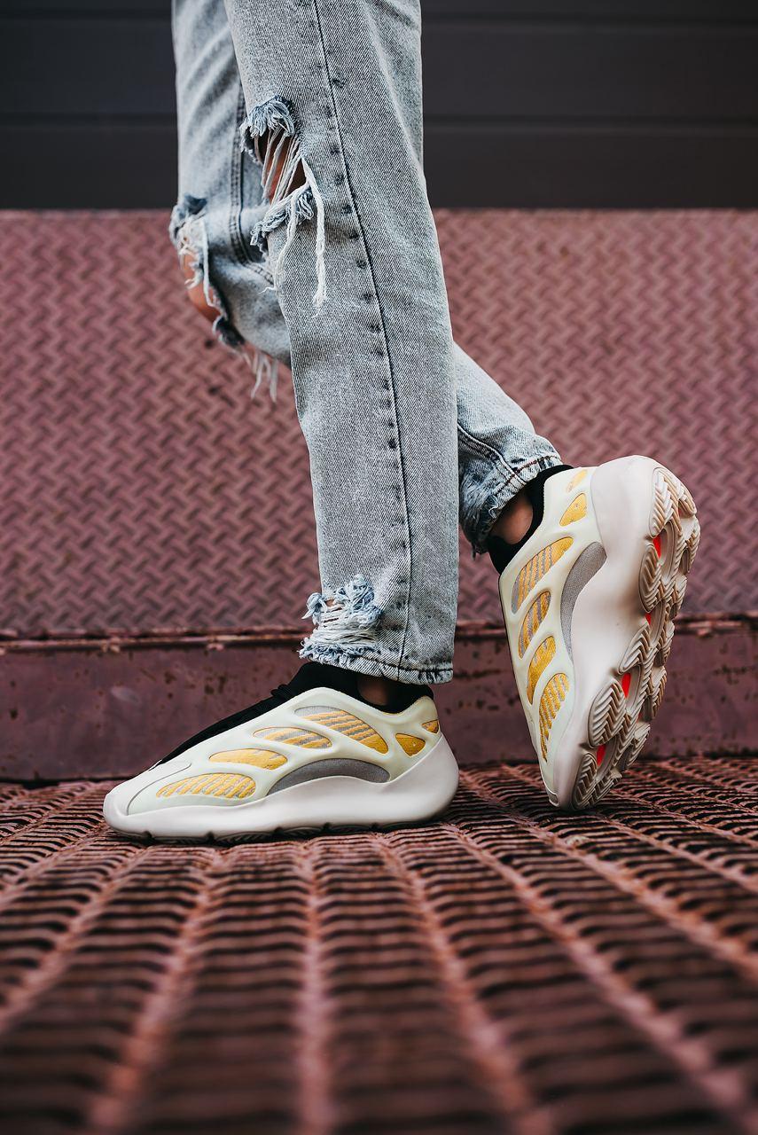 Adidas Yeezy 700 V3 Safflower - изображение 2