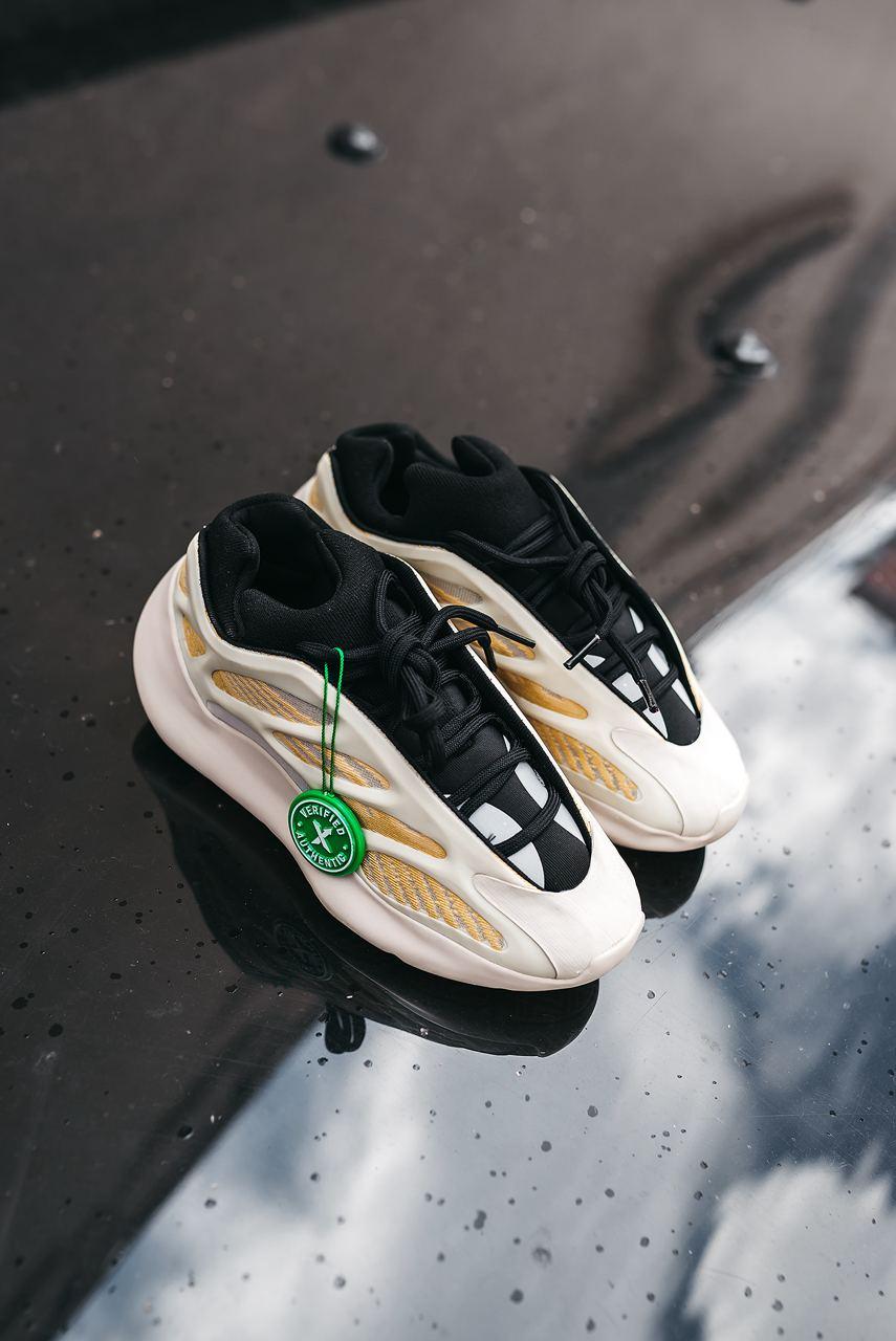 Adidas Yeezy 700 V3 Safflower - изображение 4