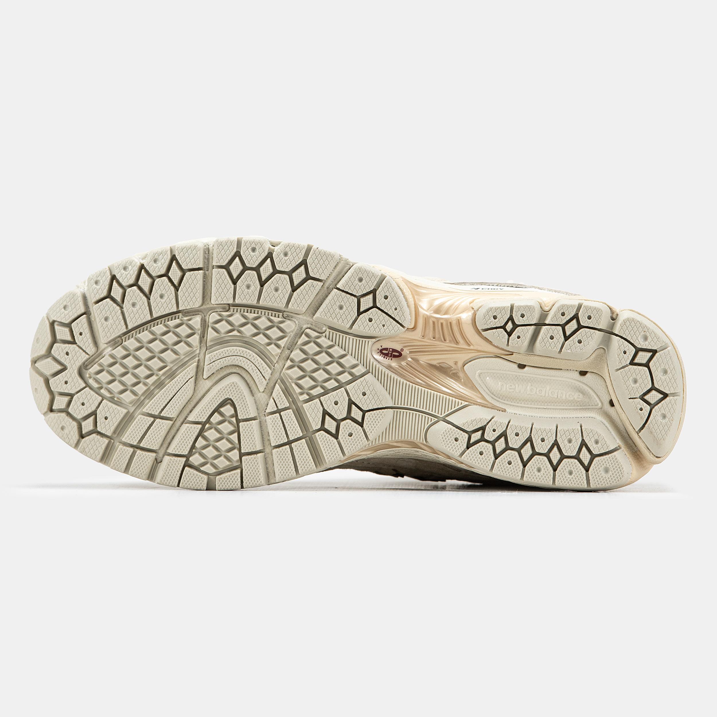 New Balance 2002R Protection Pack Cream White Beige - изображение 1