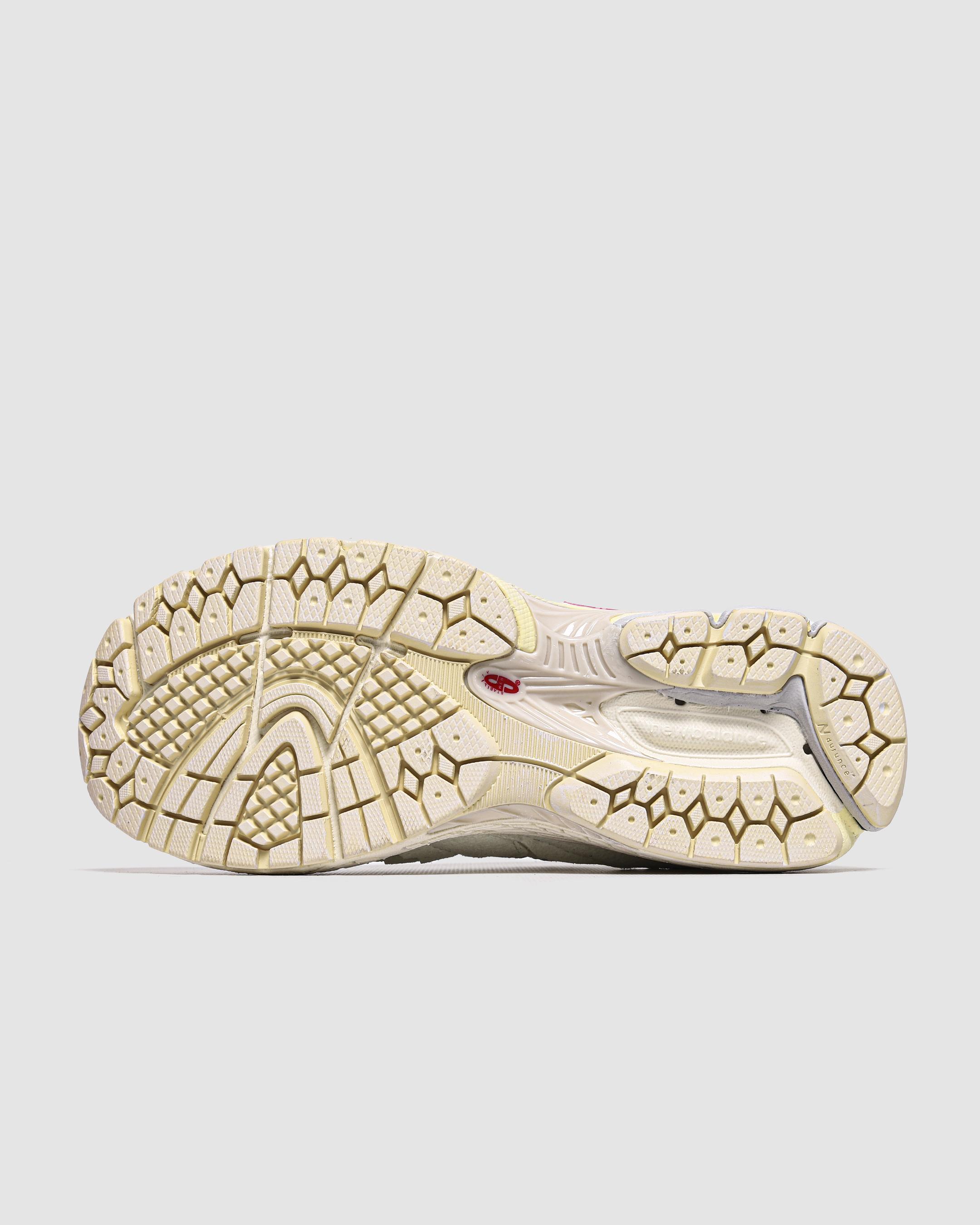 New Balance 2002R Protection Pack White Cream - изображение 2