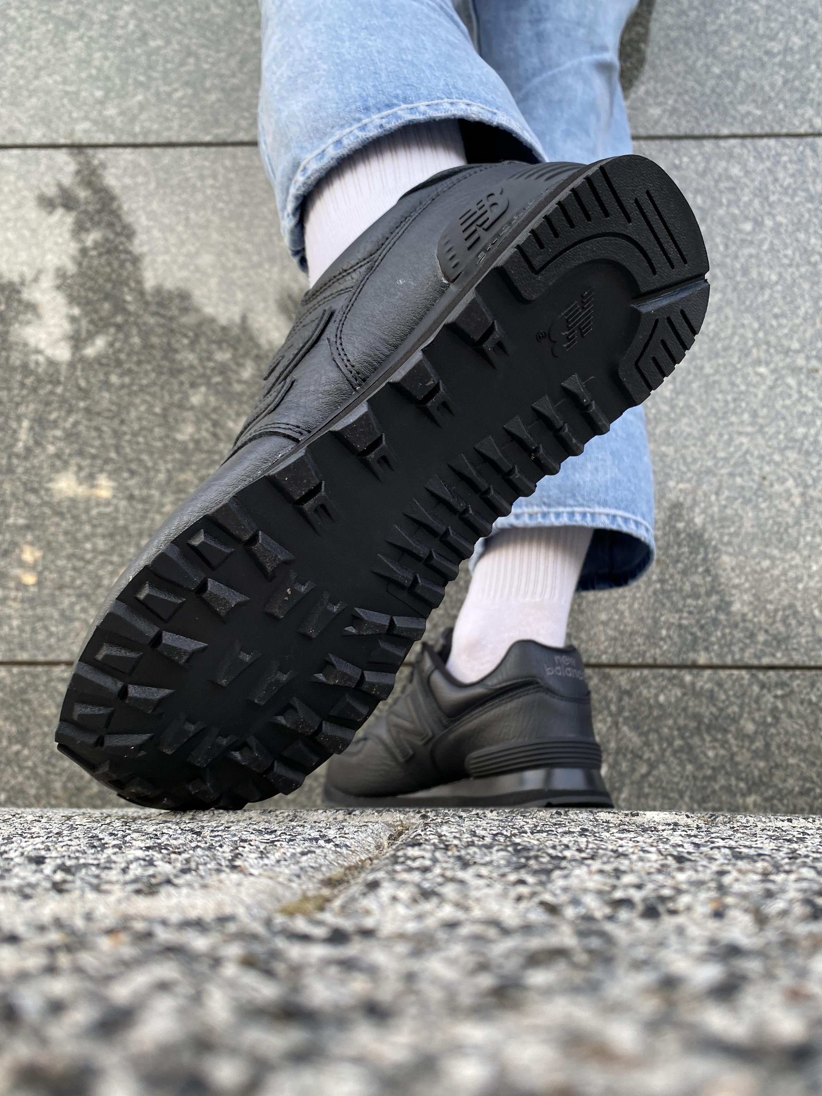 New Balance 574 Triple Black Leather - изображение 5