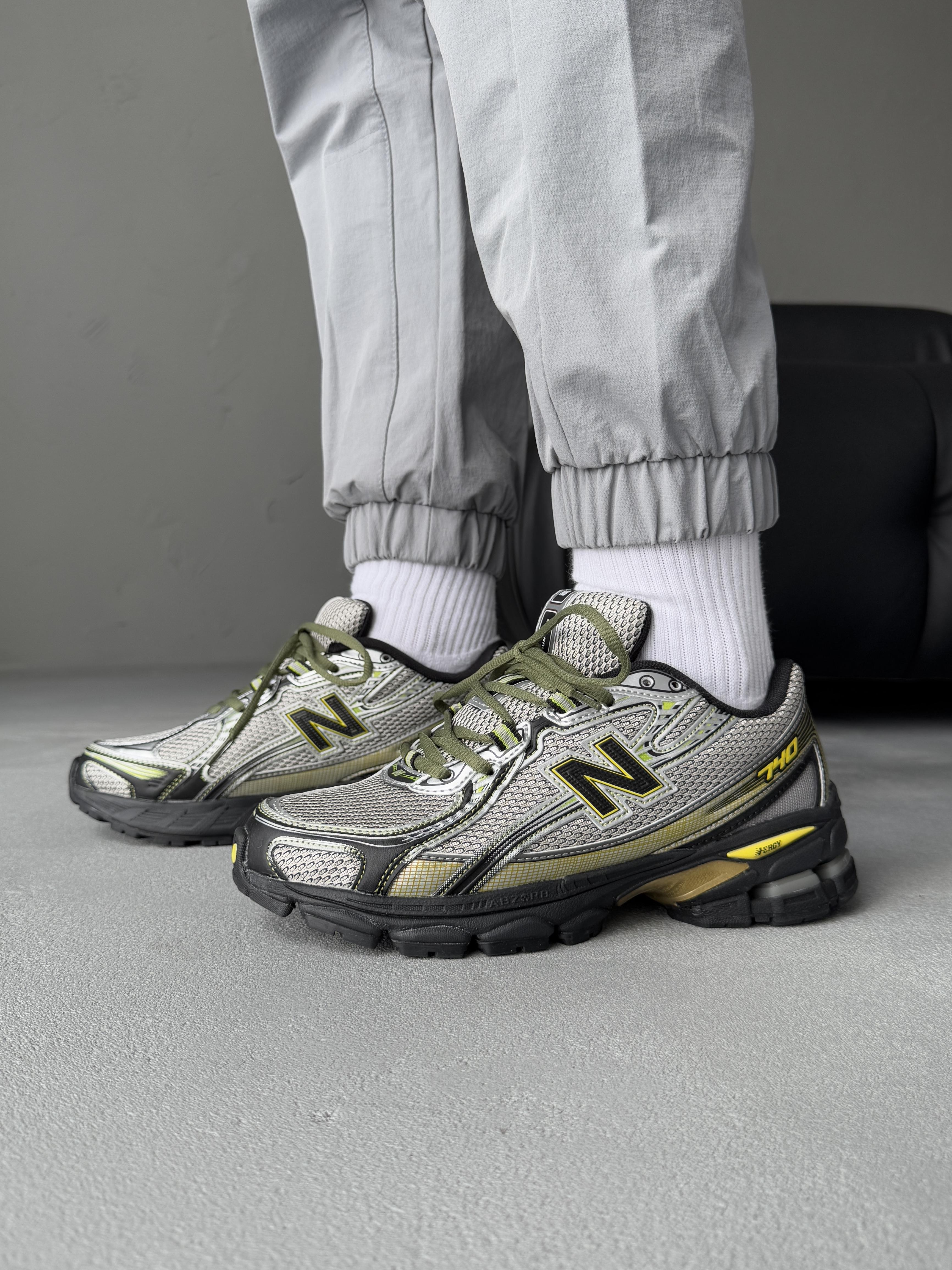 New Balance 740 Grey Black Yellow