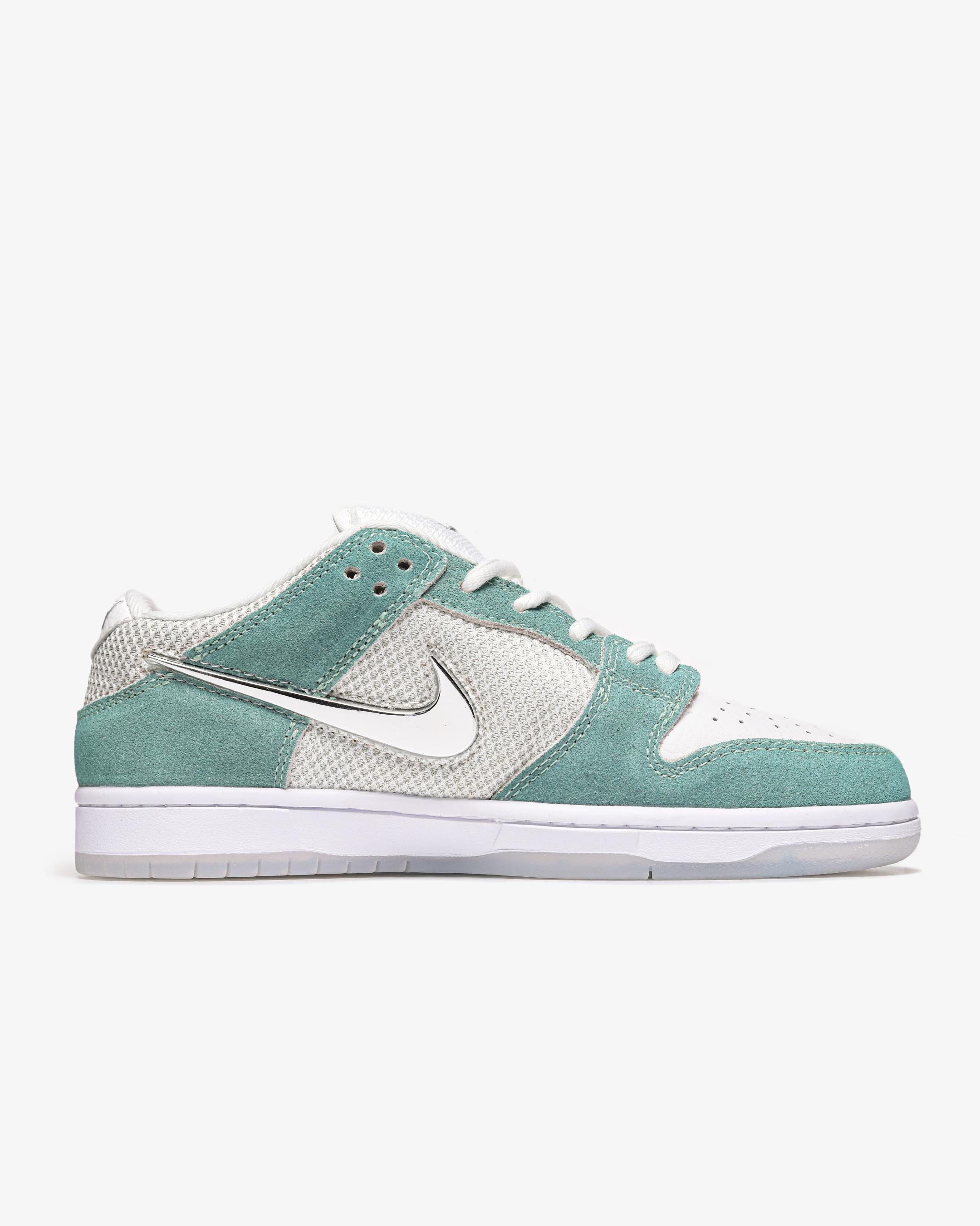 April Skateboards x Nike SB Dunk Low Turbo Green Chrome - изображение 7