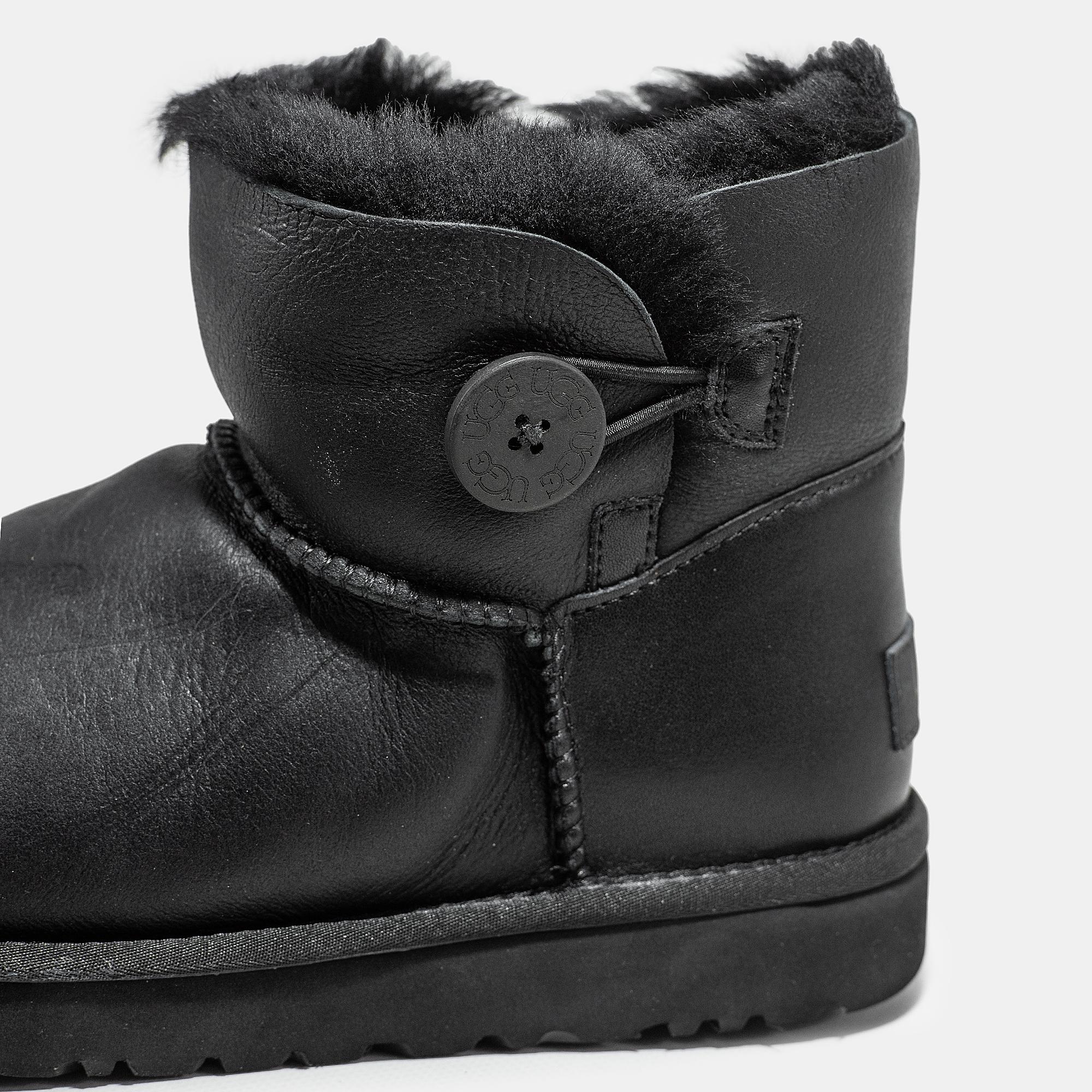 UGG Classic Mini Bailey Button Leather Black - изображение 7